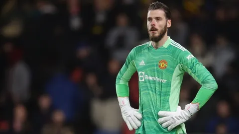 王曼昱成功挺进2025WTT福冈总决赛女单1／4决赛四强，人民日报微博报道